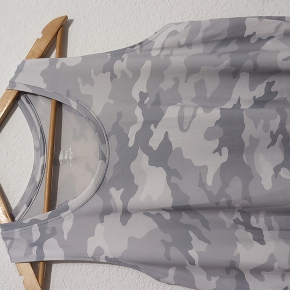 4/$12 Athletic Works Light Gray Camo Print Workout Tank Top size Large - Picture 2 of 8
